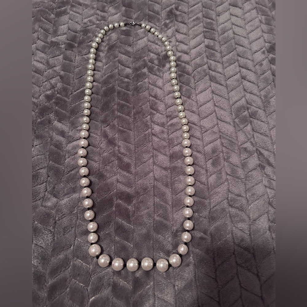 Long pearl necklace